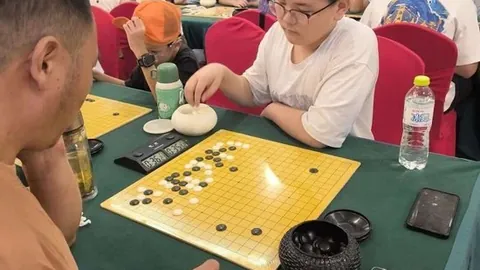 三月份战役在即：国脚出场率低，后腰和锋线问题亟待解决